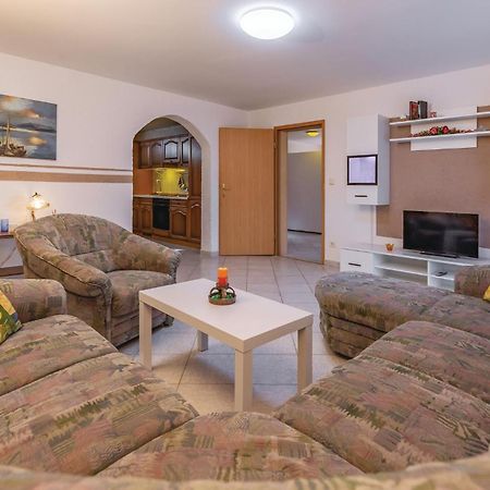 3 Bedroom Awesome Apartment In Pavicini ภายนอก รูปภาพ