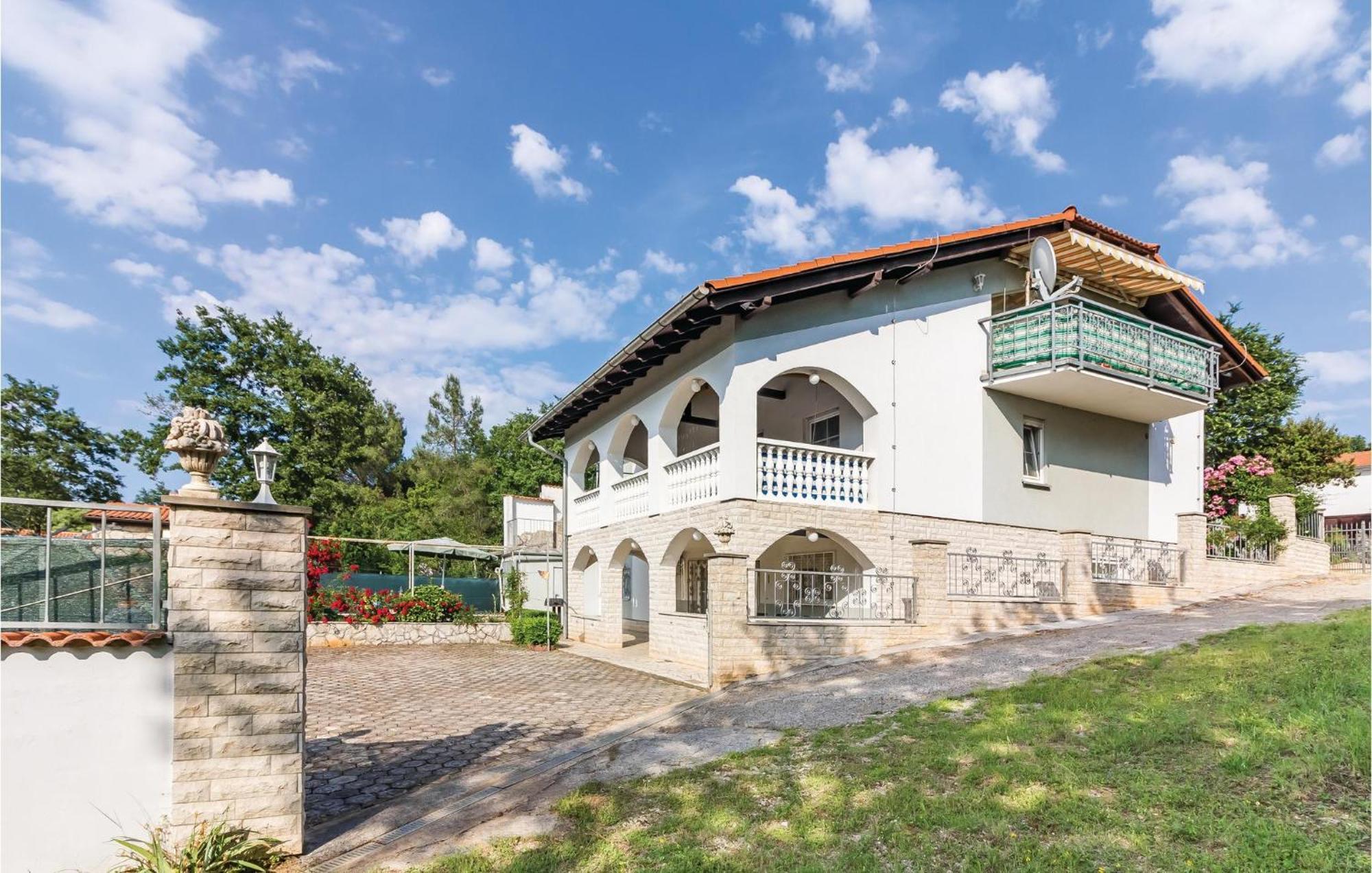 3 Bedroom Awesome Apartment In Pavicini ภายนอก รูปภาพ